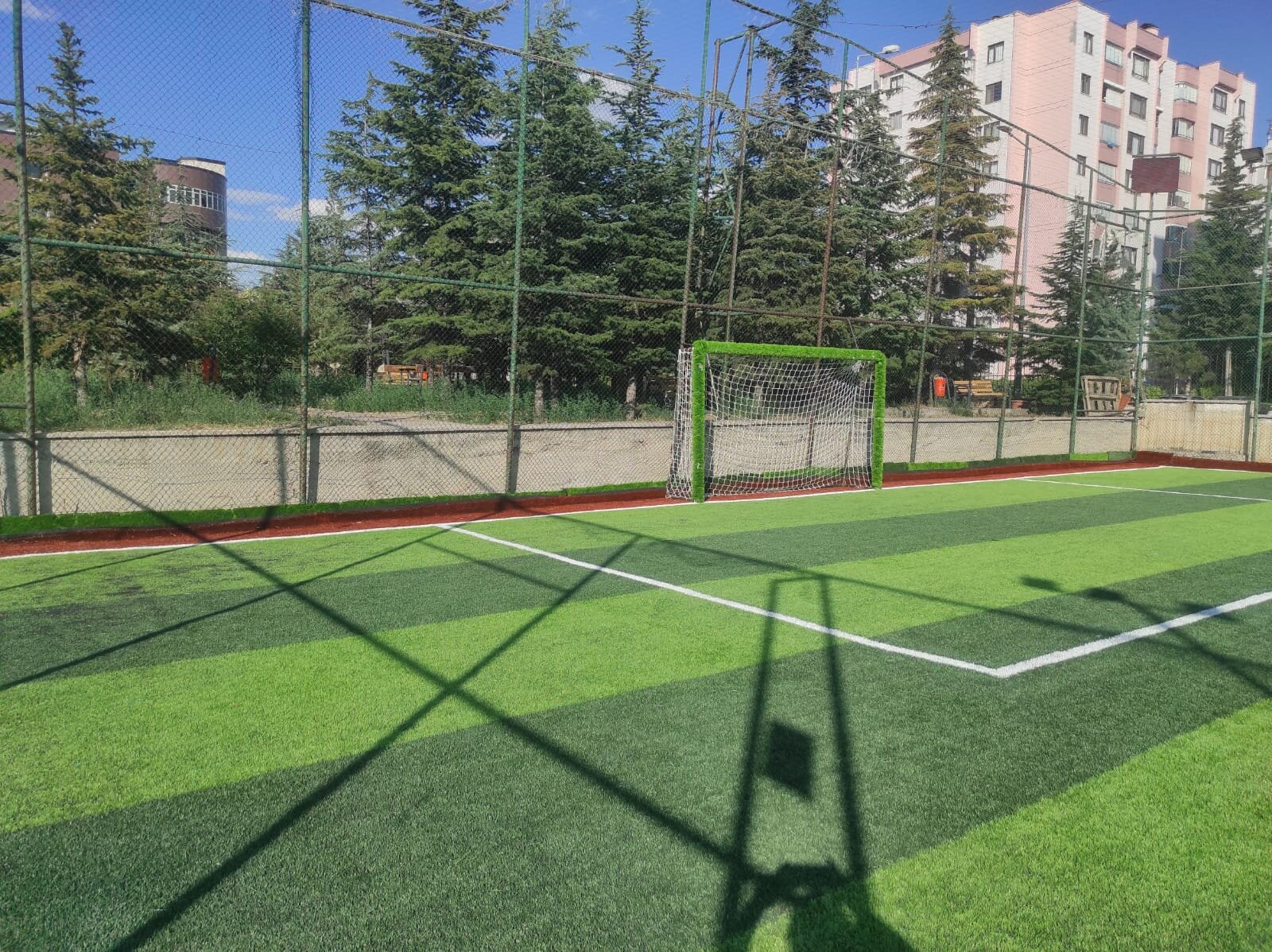 Ada Halı Saha Kırkkonaklar sahadan fotoğraf 3