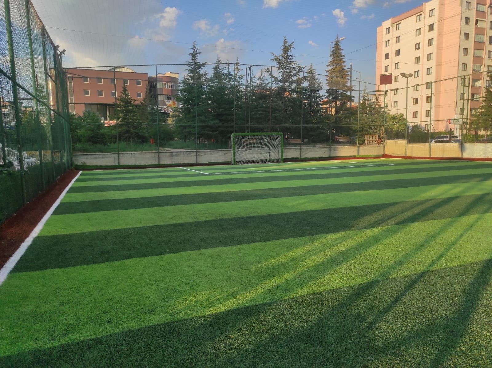 Ada Halı Saha Kırkkonaklar sahadan fotoğraf 7