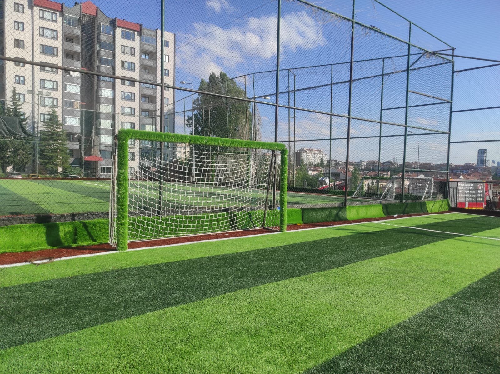 Ada Halı Saha Kırkkonaklar sahadan fotoğraf 8