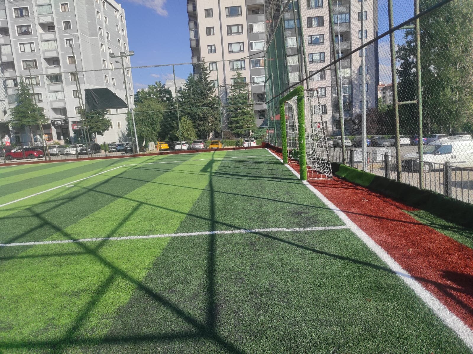 Ada Halı Saha Kırkkonaklar sahadan fotoğraf 10