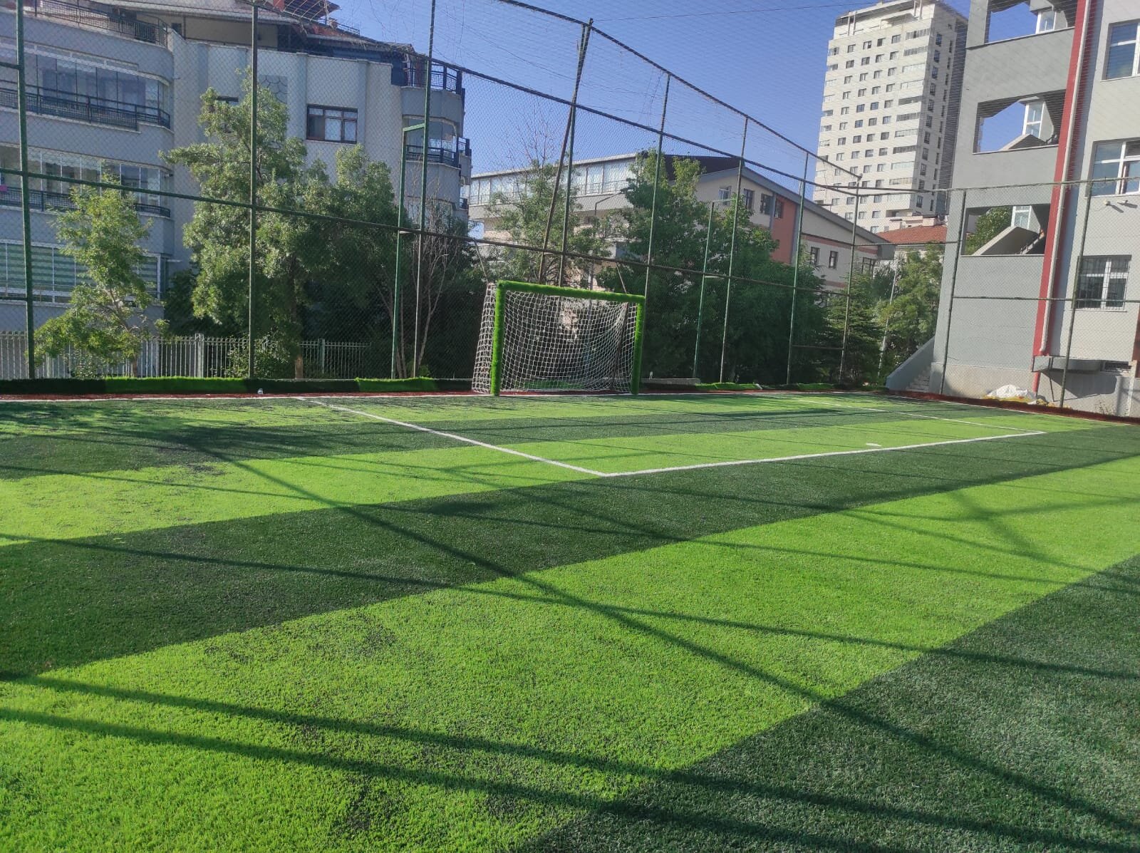 Ada Halı Saha Kırkkonaklar sahadan fotoğraf 12