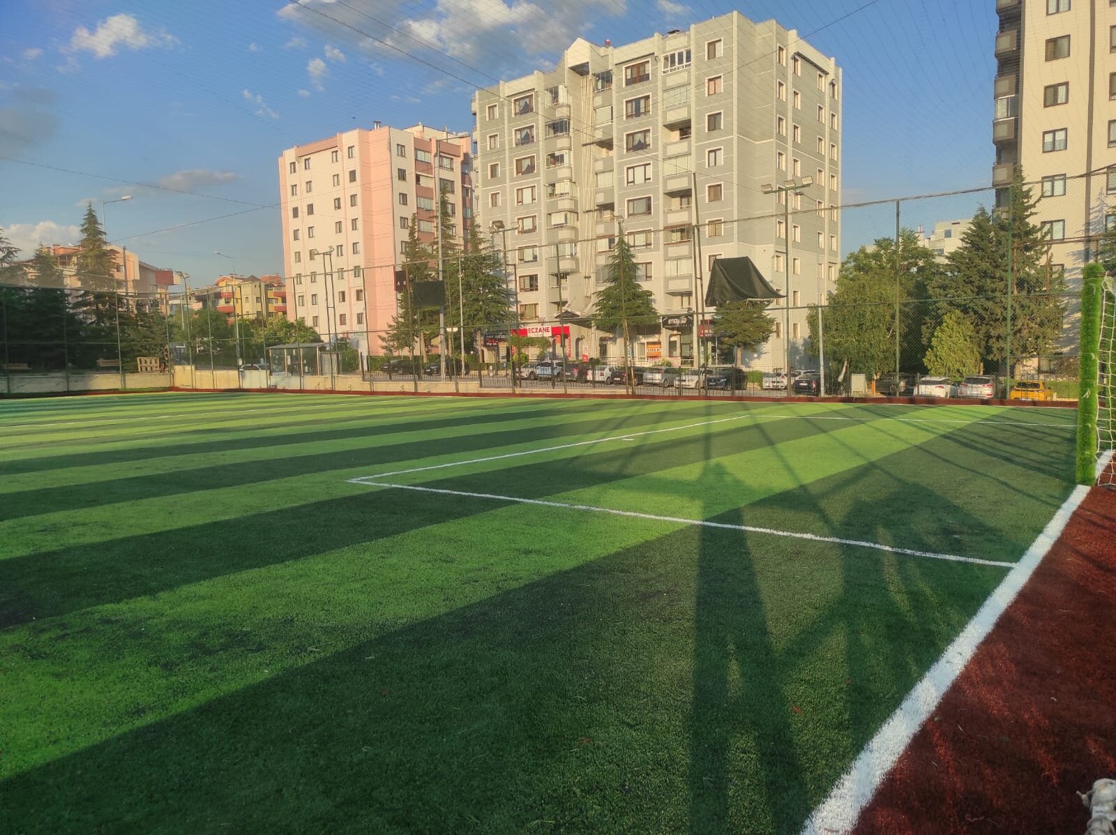 Ada Halı Saha Kırkkonaklar sahadan fotoğraf 15