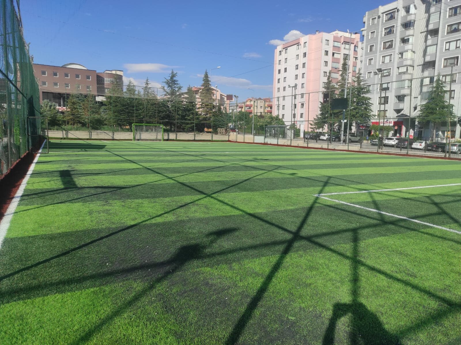 Ada Halı Saha Kırkkonaklar sahadan fotoğraf 25