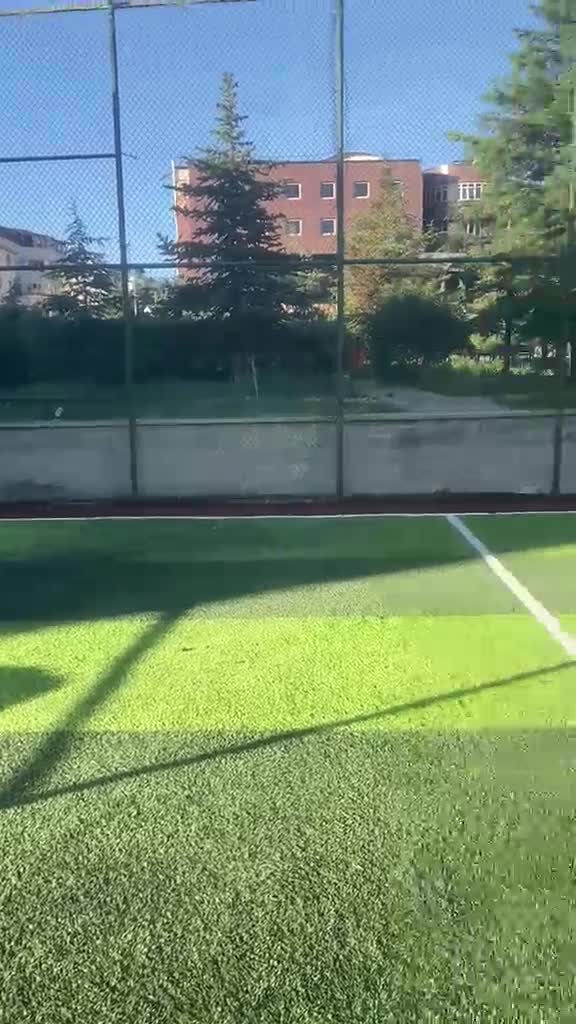 Ada Halı Saha Kırkkonaklar tel örgü ardından saha görünümü